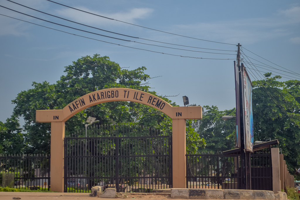 Exterior of the Akarigbo palace in Sagamu, photographed on 19 November 2020; not the October 2026 installation