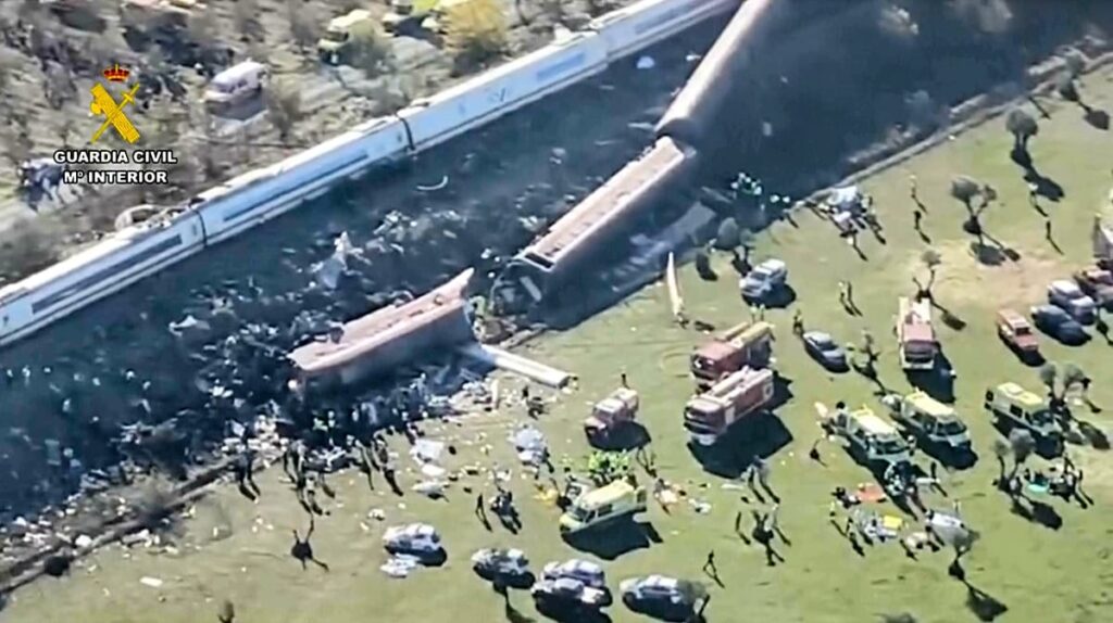 Guardia Civil aerial image of damaged trains and emergency vehicles at Urda on 28 October 2026